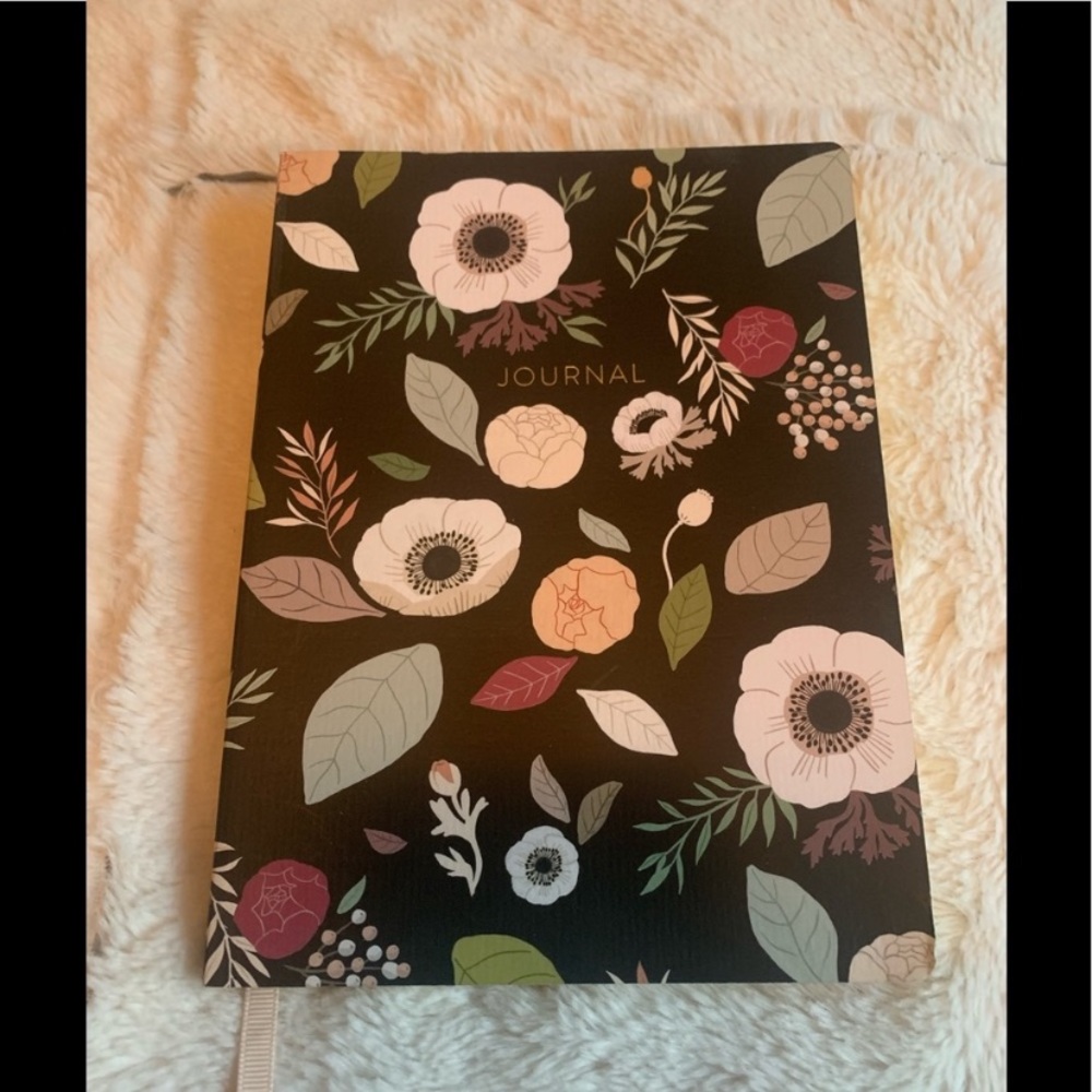 Brand new ✨ flower print journal